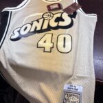 Mitchell & Ness Shawn Kemp 1995-96 Seattle SuperSonics Jersey Size M