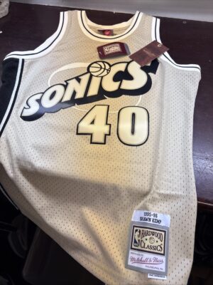 Mitchell & Ness Shawn Kemp 1995-96 Seattle SuperSonics Jersey Size M